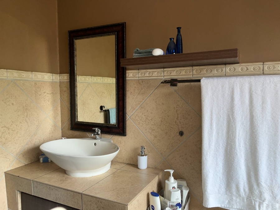 To Let 4 Bedroom Property for Rent in Melodie North West